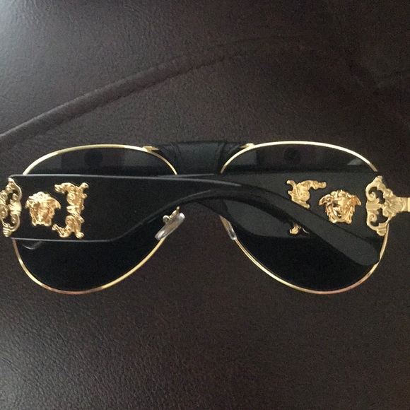 new excellent quality .. Versace Medusa.. - Picture 2 of 8